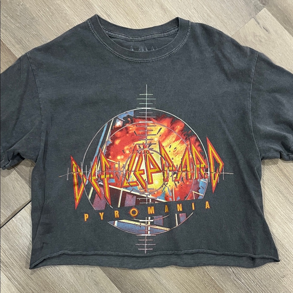 Def Leppard Graphic Crop Top - Black